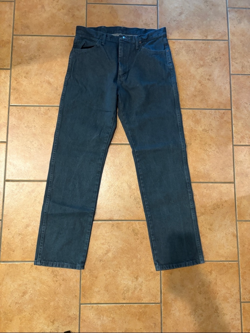 Wrangler Men's black/grey Straight-Leg Jeans